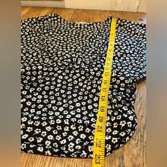 COCO & TASHI – Black floral blouse, size S/P - Picture 9 of 9